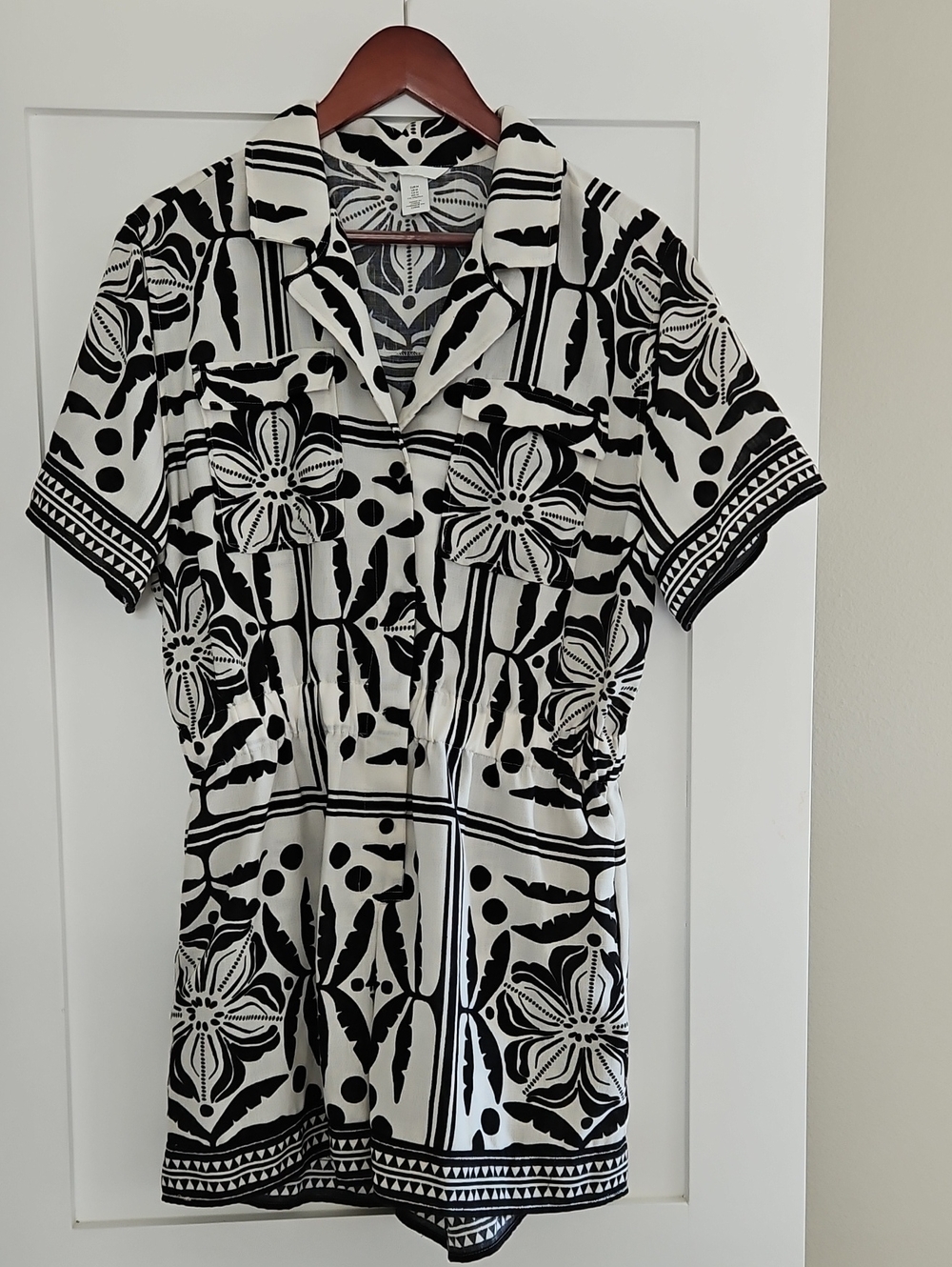 LN H&M Size M Black & White Floral Graphic Romper